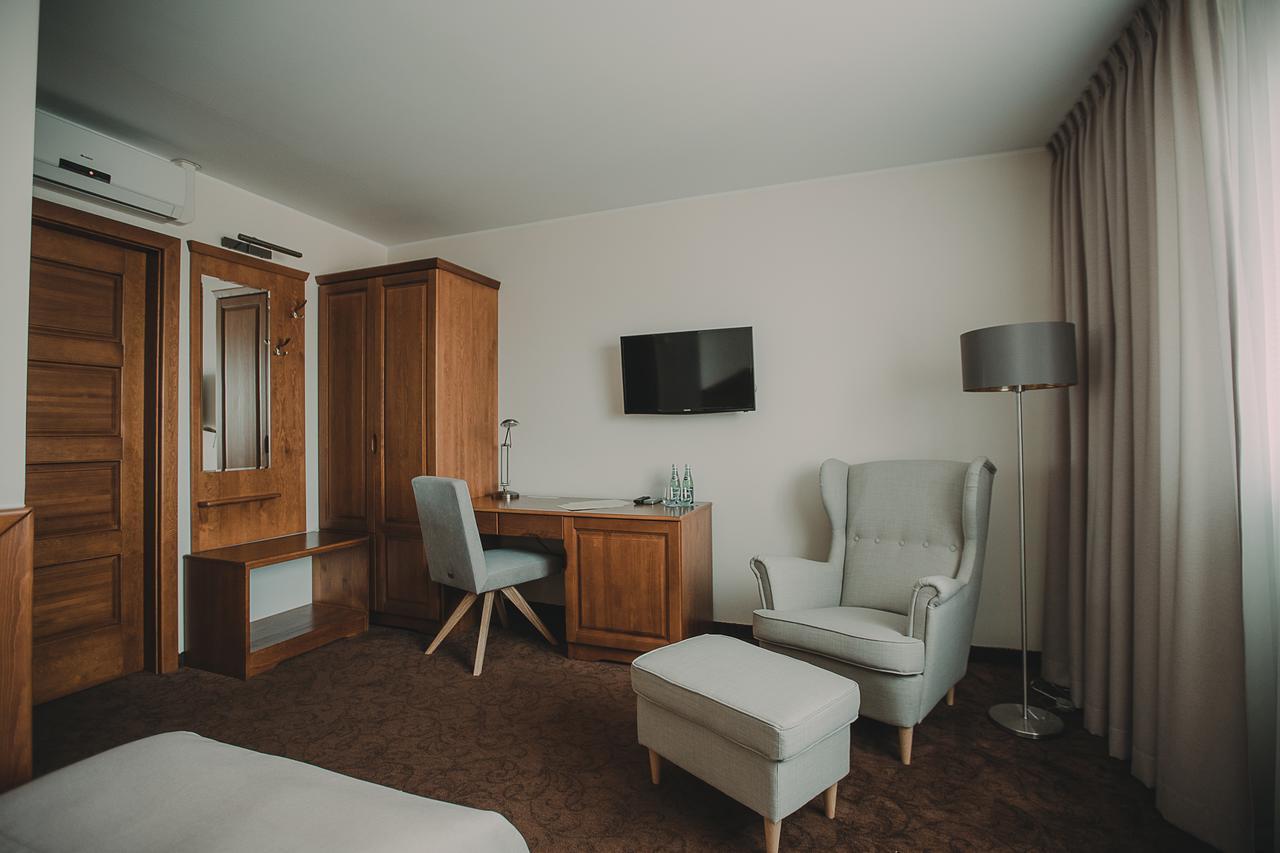Hotel Restaurant Boss Miloslaw Экстерьер фото