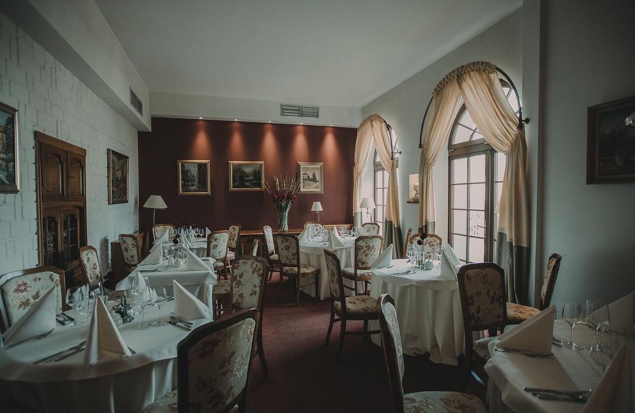 Hotel Restaurant Boss Miloslaw Экстерьер фото